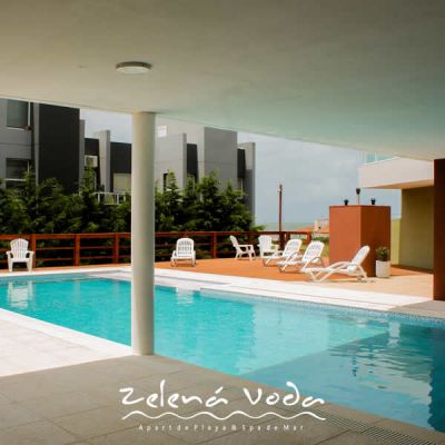 Piscina Semicubierta